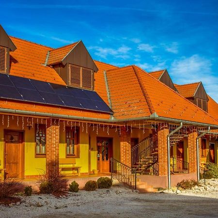 Nosztalgia Vendeghaz Hotel Zalaegerszeg Exterior foto