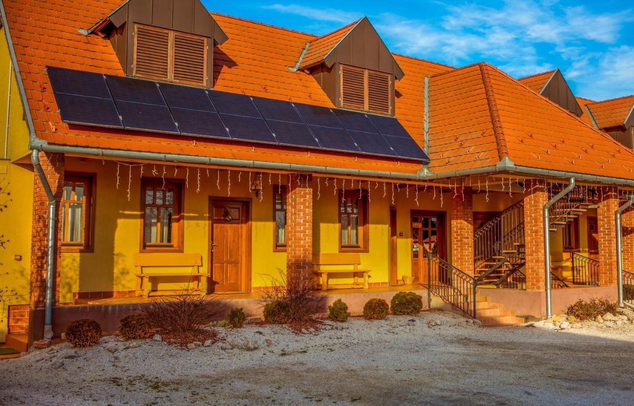Nosztalgia Vendeghaz Hotel Zalaegerszeg Exterior foto