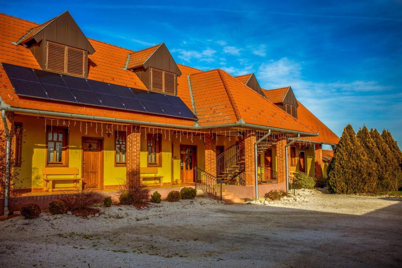Nosztalgia Vendeghaz Hotel Zalaegerszeg Exterior foto