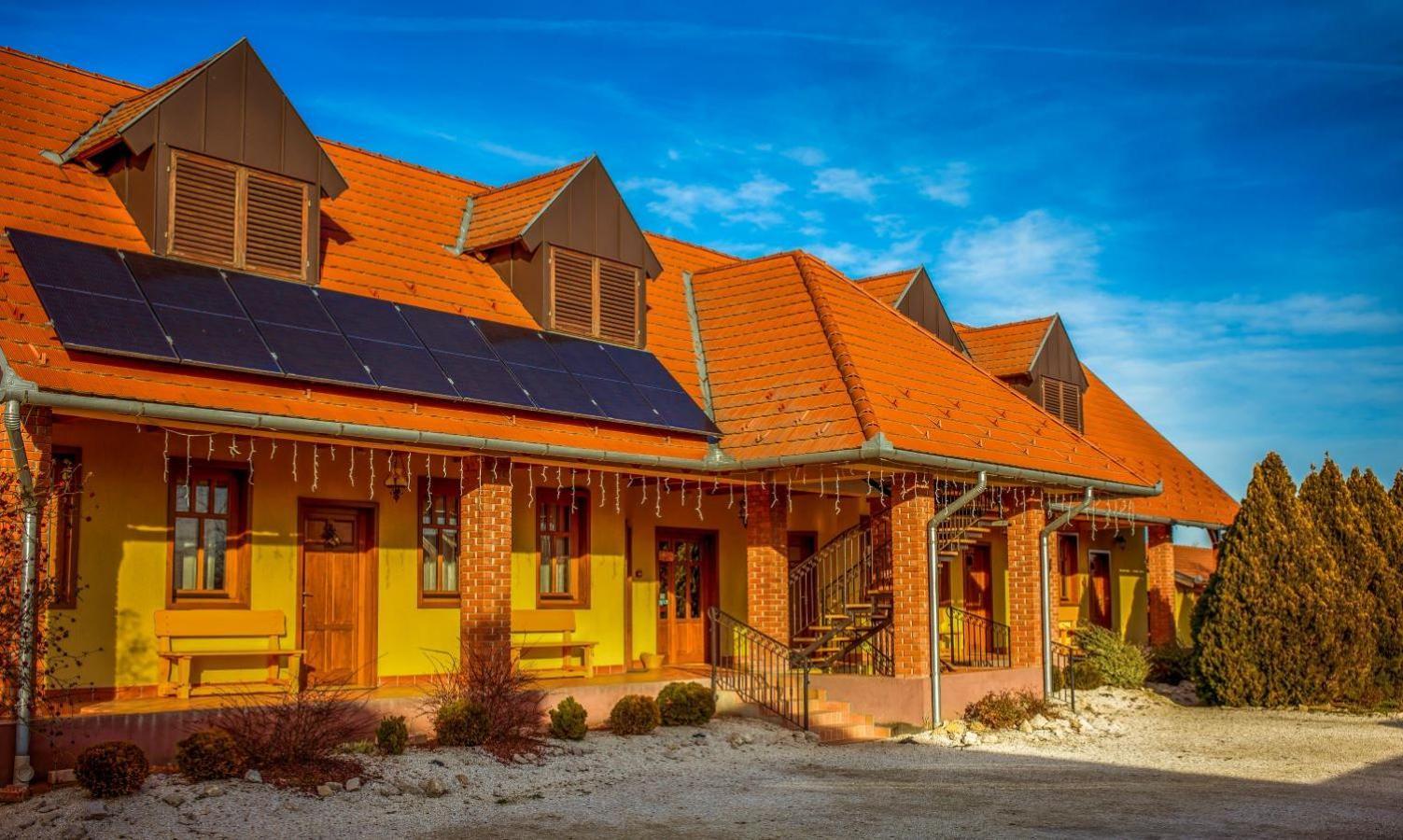 Nosztalgia Vendeghaz Hotel Zalaegerszeg Exterior foto